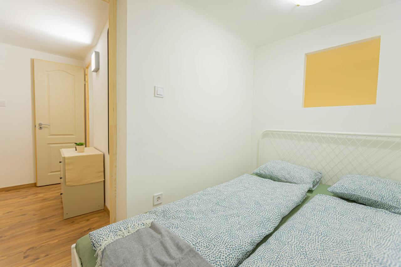 2 Bedroom Apartment In The Dob Street, Emerald Будапеща Екстериор снимка