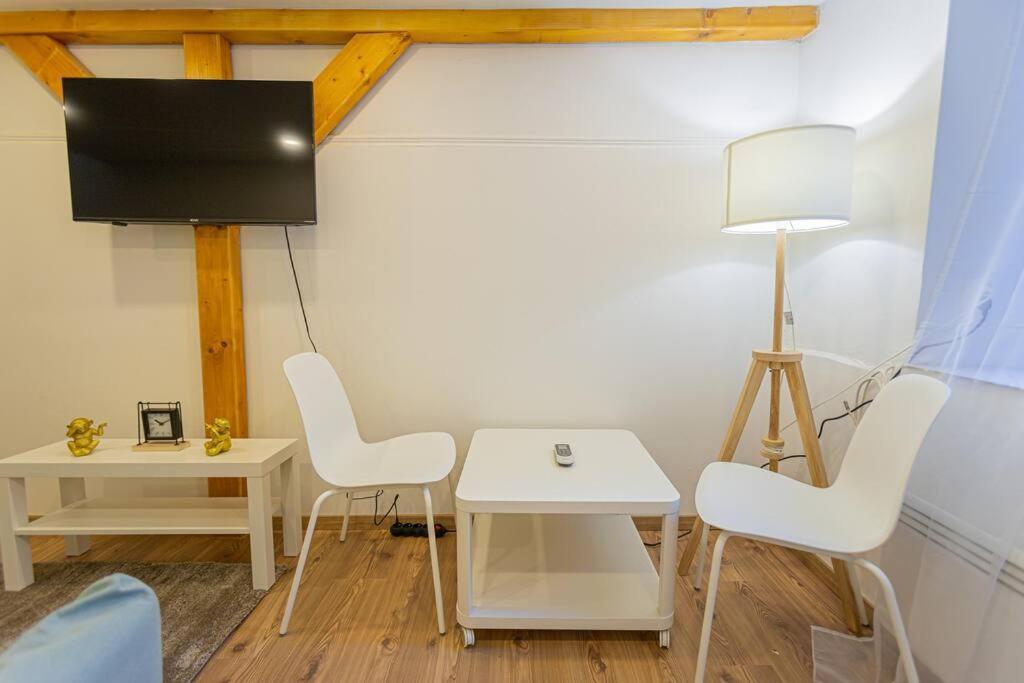 2 Bedroom Apartment In The Dob Street, Emerald Будапеща Екстериор снимка