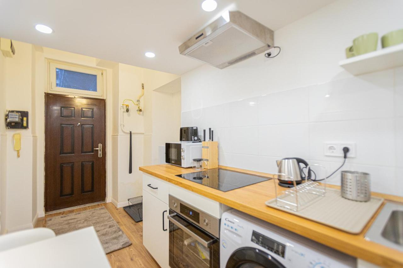 2 Bedroom Apartment In The Dob Street, Emerald Будапеща Екстериор снимка